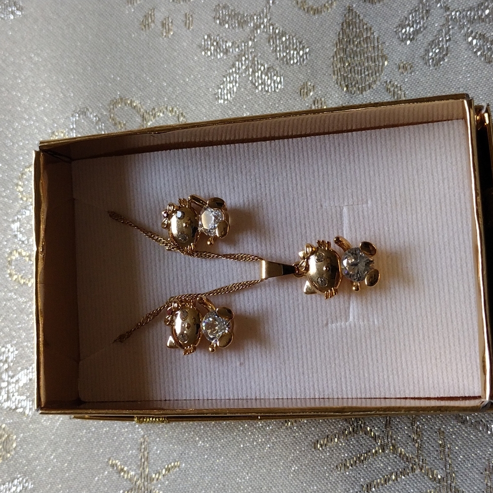 Kitty Necklace/pendant, earrings set. NWOT - Picture 3 of 7